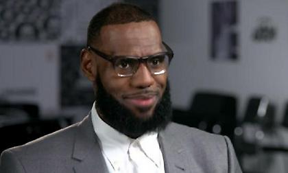 Ο (μέτοχος της Λίβερπουλ) Λεμπρόν αποθέωσε τη Μαν. Γιουνάιτεντ