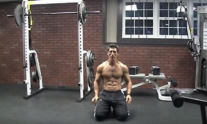 Ιδρώστε και λιώστε το λίπος με 4 ασκήσεις σε 4 λεπτά (video)