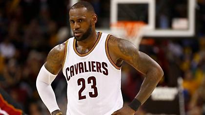 Λεμπρόν: «Μισέλ και Μπάρακ Ομπάμα, σας ευχαριστώ».