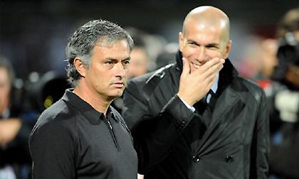 Ζιντάν για αντί-Μουρίνιο στην Μάντσεστερ Γιουνάιτεντ