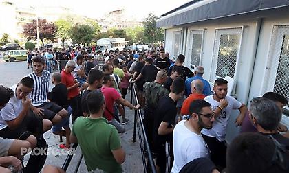 Ουρές από κόσμο έξω από την Τούμπα (pics)