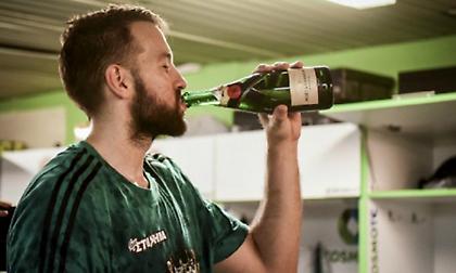 Ίαν Βουγιούκας: Στη Μύκονο παρέα με τον… Νταν Μπιλζέριαν (photo)