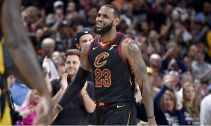 ΛεΜπρόν: Όταν δεν κοιτάει… μαγεύει! (video)