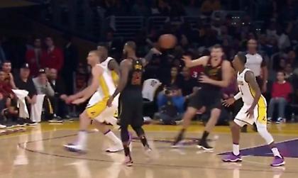 Πού ‘ναι η μπάλα; Οι καλύτερες no-look ασίστ της χρονιάς στο ΝΒΑ (video)