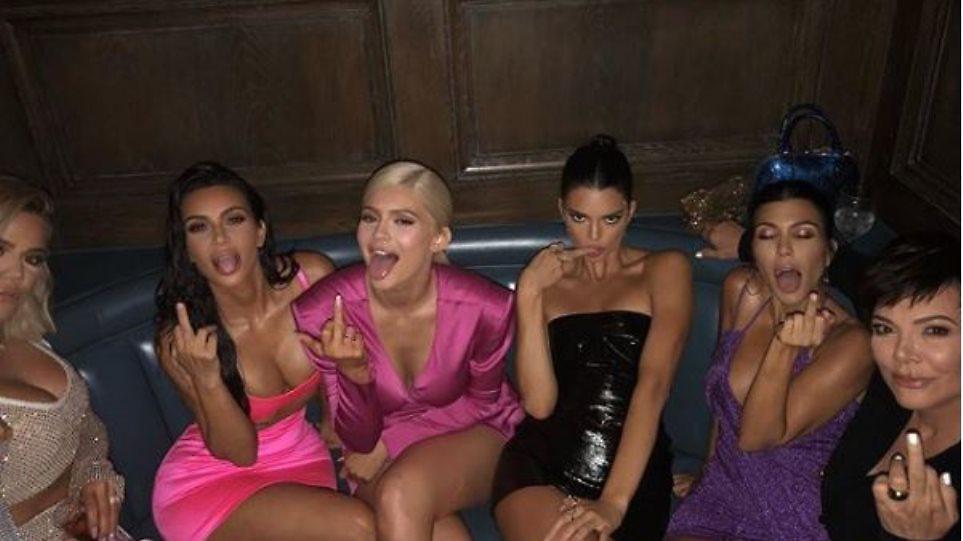 Η Kylie Jenner έγινε 21 και το έκαψε- Οι άσεμνες χειρονομίες και το ξέφρενο γλέντι