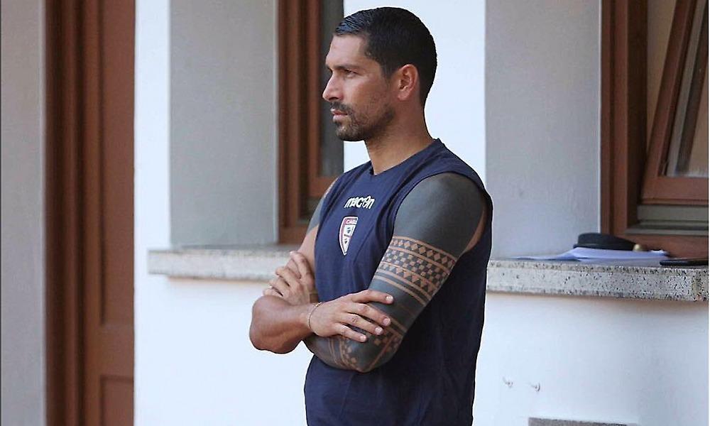 Ο Μποριέλο με τόπλες… παρέα στην Ίμπιζα (pics)