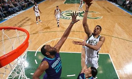 Γιάννης Αντετοκούνμπο εναντίον Κέμπα Ουόκερ (vids)