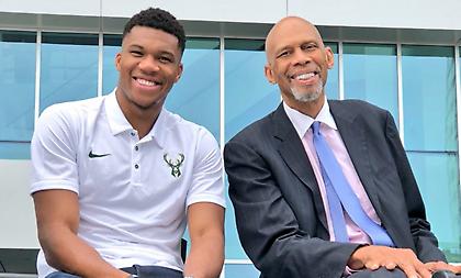 Παρέα με τον θρύλο Τζαμπάρ ο Γιάννης (pic)