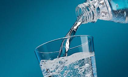 Πόσο νερό χρειάζονται την ημέρα οι άνδρες και πόσο οι γυναίκες;
