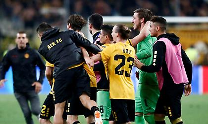 Οι πανηγυρισμοί στα αποδυτήρια της ΑΕΚ για την πρόκριση