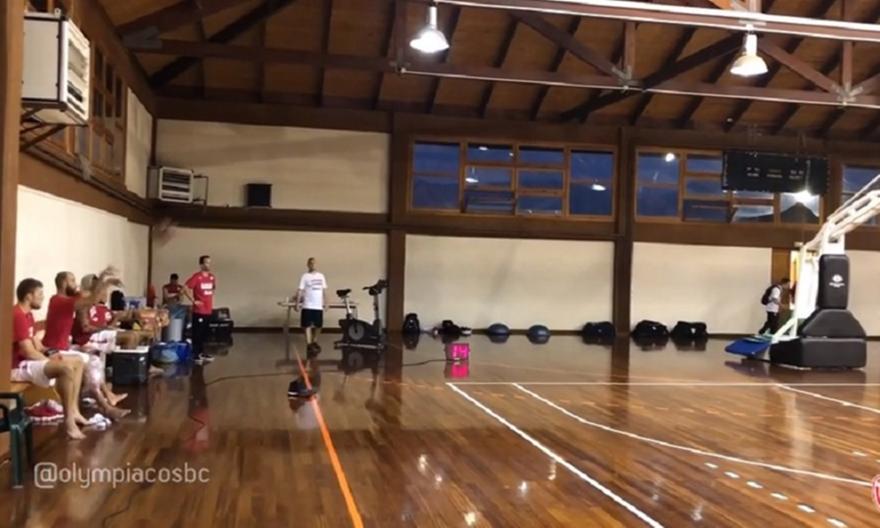 Το έβαλε καθιστός από τον πάγκο ο Σπανούλης (video)