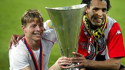 Ο Γιον Νταλ Τόμασον υπέγραψε το Κύπελλο UEFA της Φέγενορντ το 2002