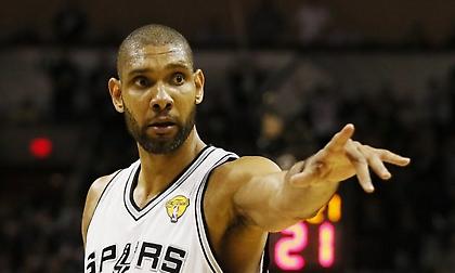 Σπερς: Ο Τιμ Ντάνκαν βοηθάει τον ΝτεΡόζαν στις προπονήσεις! (Pic)