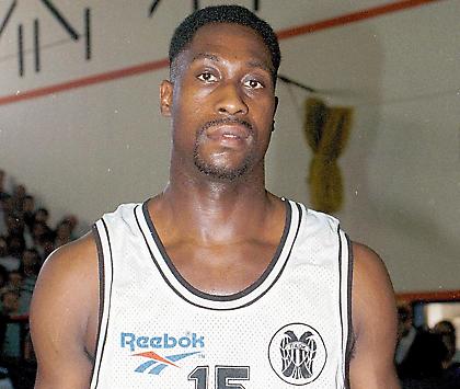 Ο Γουόλτερ Μπέρι απέφυγε την κατάρα του 1986 επειδή ξέχασε το διαβατήριο στο σπίτι!