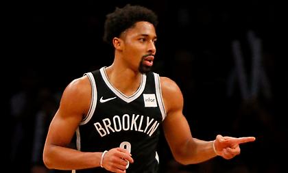 Επικός διάλογος Ντίνγουϊντι-Βοϊναρόφσκι στο Twitter