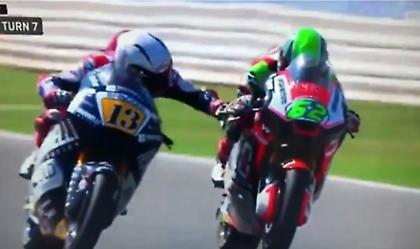 Απίστευτο: Αναβάτης του Moto 2 πάτησε το φρένο του αντιπάλου του! (video)