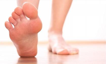 Έτσι θα ανακουφίσεις τα κουρασμένα πέλματά σου