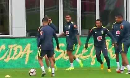 «Άρρωστη» ντρίμπλα Κουτίνιο στον Φελίπε Λουίς