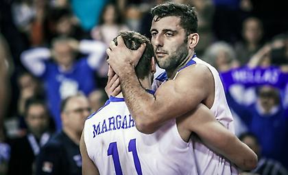 Το κλάμα ενός μικρού φιλάθλου και η αγκαλιά του Μπουρούση