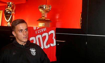 Ανανέωσε με Μπενφίκα ο Σέρβι