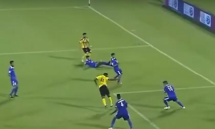 Μαγικό γκολ με τακουνάκι ο Ετό (video)