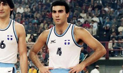 Ο Νίκος Γκάλης και τα… κορίτσια του