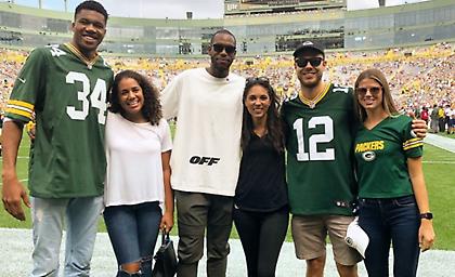 Σε αγώνα NFL ο Γιάννης Αντετοκούνμπο (pic)