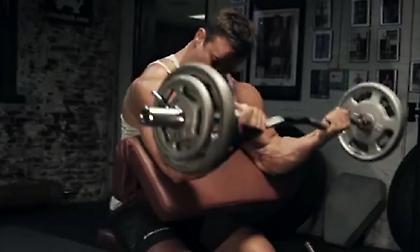 Οι καλύτερες… παραδοσιακές ασκήσεις για χέρια «τούμπανο»