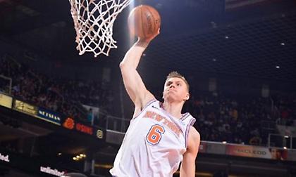 Νικς: Δεν αποκλείουν να κρατήσουν τον Πορζίνγκις εκτός όλη τη χρονιά!