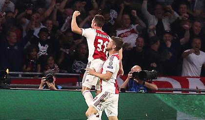 Απίστευτα τυχερό γκολ του Ταλιαφίκο και 3-0 ο Άγιαξ (video)