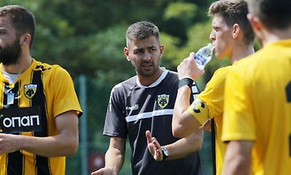 Προπονητής ΑΕΚ Κ19: «Η διαφορά μας με τον Άγιαξ όσο αυτή της γης με το φεγγάρι»