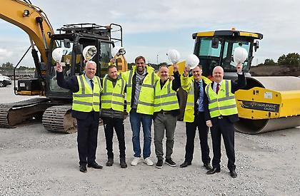 Ο Κλοπ επισκέφτηκε το υπό ανακατασκευή προπονητικό της Λίβερπουλ (pic)