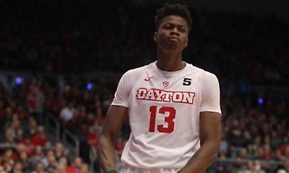 Κώστας Αντετοκούνμπο: Ποζάρει με την φανέλα των Μάβερικς! (photo)