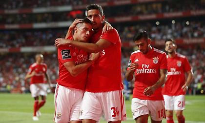 Με… σβηστές μηχανές η Μπενφίκα, «καθάρισε» την Άβες και έμεινε μόνη πρώτη