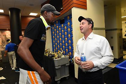 Ιδιοκτήτης Γουόριορς: «Εύχομαι να μείνει για πάντα ο Ντουράντ, αλλά…»