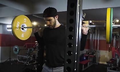 Αυτές είναι οι 5 καλύτερες ασκήσεις με βάρη για να κάψετε λίπος (video)