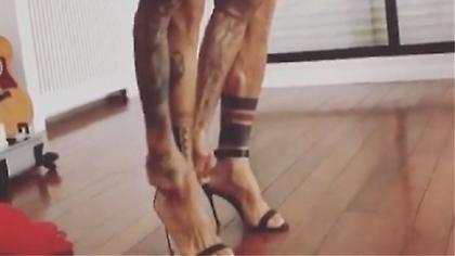 Φόρεσε... ψηλοτάκουνα και μοίρασε φιλάκια ο Ντάνι Άλβες (video)