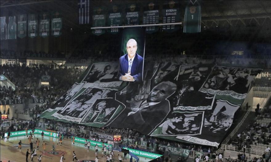 Το λάβαρο του Παύλου Γιαννακόπουλου στην οροφή του ΟΑΚΑ! (pics/video)