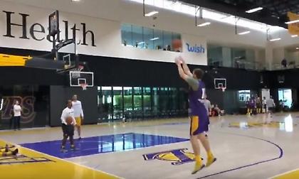 Λέικερς: Ο Ουκρανός rookie που κάνει τον ΛεΜπρόν να… χαμογελά! (video)