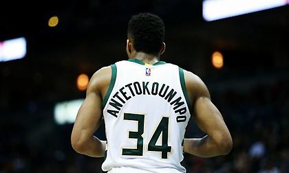 Αντετοκούνμπο: «Τα μάτια στο βραβείο» (pic)