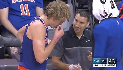 Ο Ρον Μπέικερ έβαλε το φακό επαφής από το στόμα στο μάτι του (video)