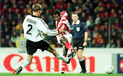 Το γκολ του πιτσιρικά Πίτερ Οφορίκουε σε μία «μαύρη» βραδιά του Ολυμπιακού