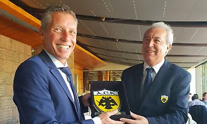 Το γεύμα της ΑΕΚ σε Μπενφίκα και σε κορυφαίο στέλεχος της UEFA (pic)