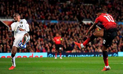 Έμεινε ζωντανή στο «Ολντ Τράφορντ» η Βαλένθια