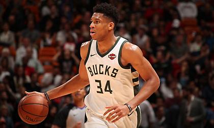 Αντετοκούνμπο: «Παίζουμε ωραίο μπάσκετ και ελπίζω να το βγάλουμε στο παρκέ»