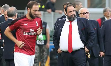 Στον αγωνιστικό χώρο του Σαν Σίρο ο Μαρινάκης (pics)