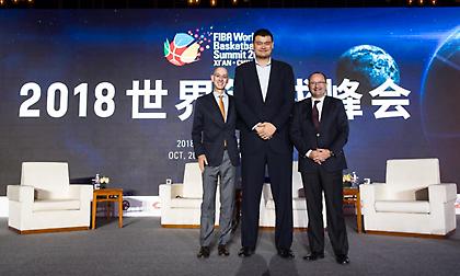 Σίλβερ και Μπάουμαν με τον γίγαντα Γιάο (pic)