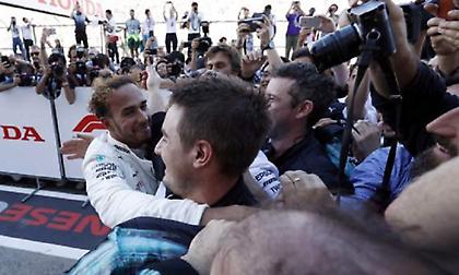 Χάμιλτον: «Μπράβο στην ομάδα που έφτιαξε αυτό το θηρίο»