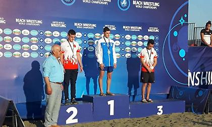Σάρωσαν τα μετάλλια στο Παγκόσμιο Beach wrestling οι Ελληνες παλαιστές