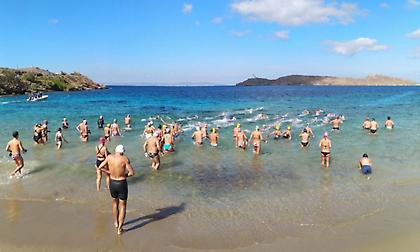 Με πλήθος συμμετοχών πραγματοποιήθηκε ο 1ος Κολυμβητικός Περίπατος Κέας